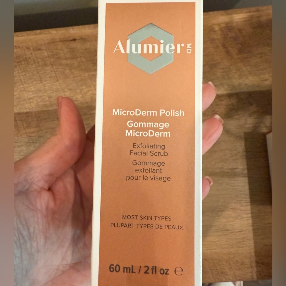 Alumier MD MicroDerm Polish Exfoliating Facial Scrub